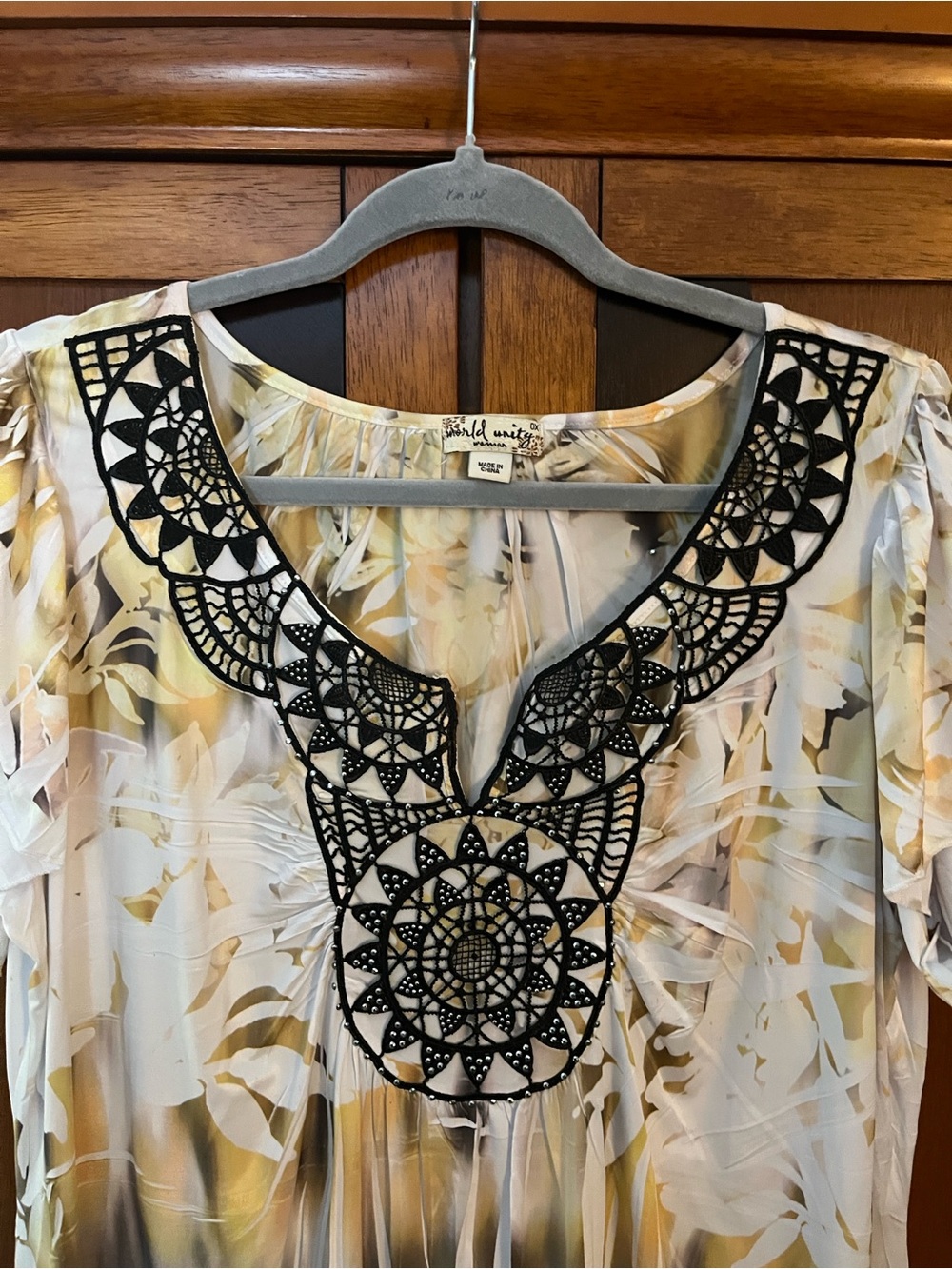 One World Short Flutter Sleeve Sharkbite Hem Top w/Black Crochet Neck w/Sparkles - Picture 3 of 11